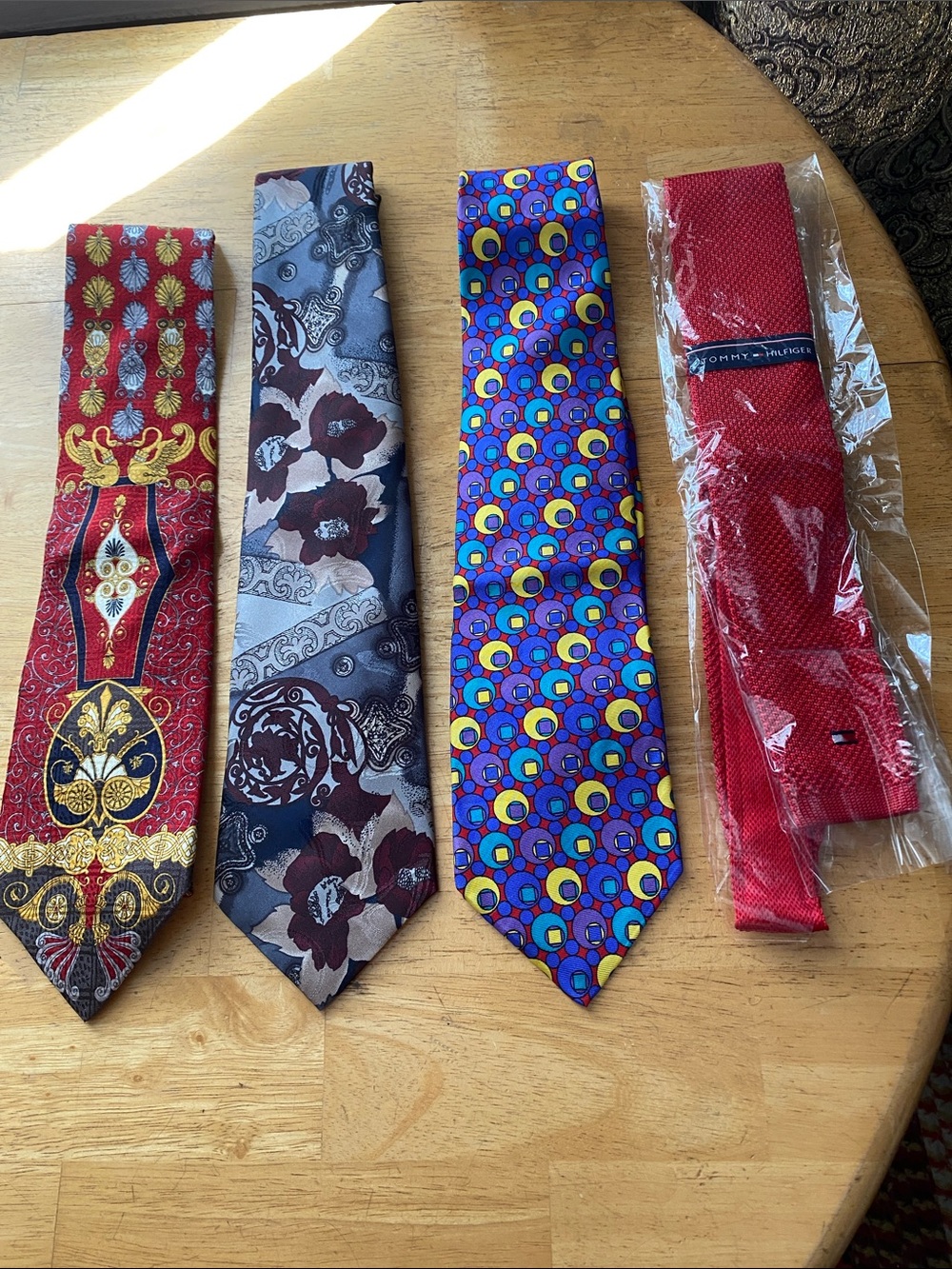 ! 4 Set of ties different brands in good condition #t1